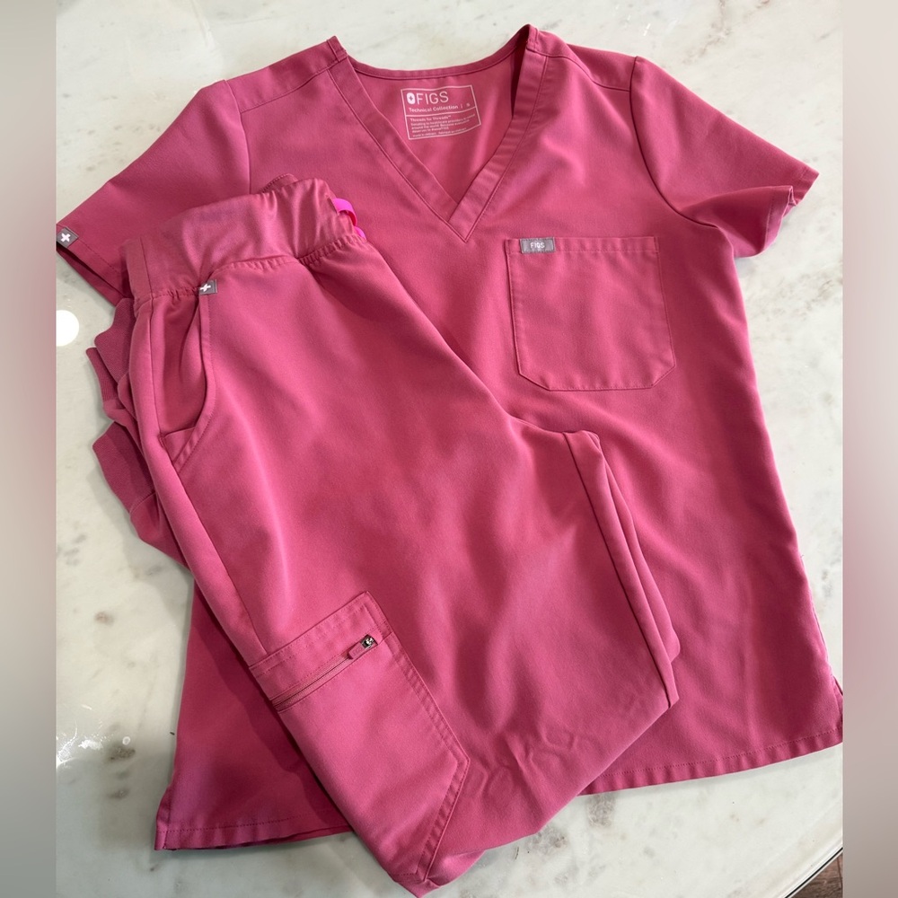 Figs Pink Scrub set